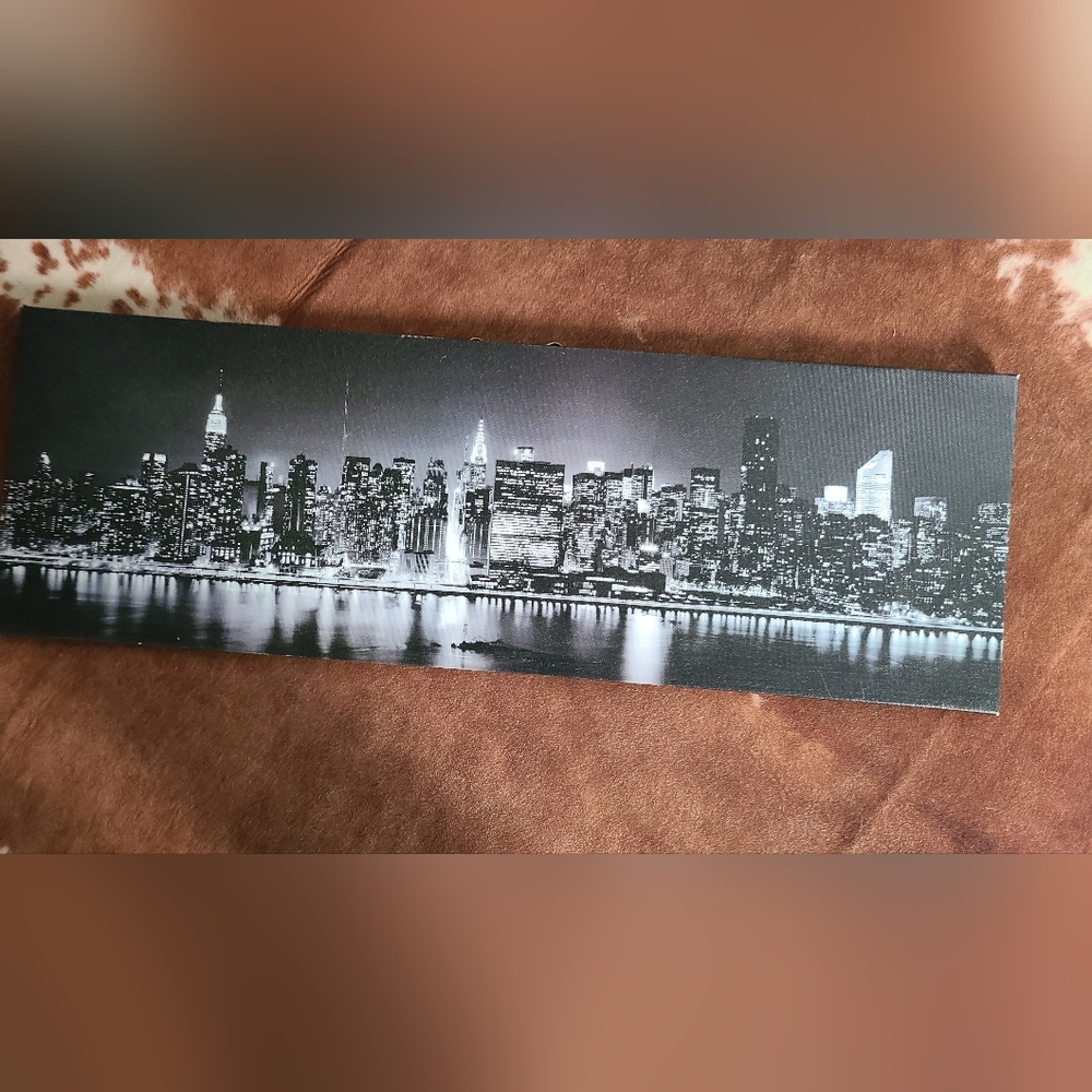 Wall hanging city scape picture